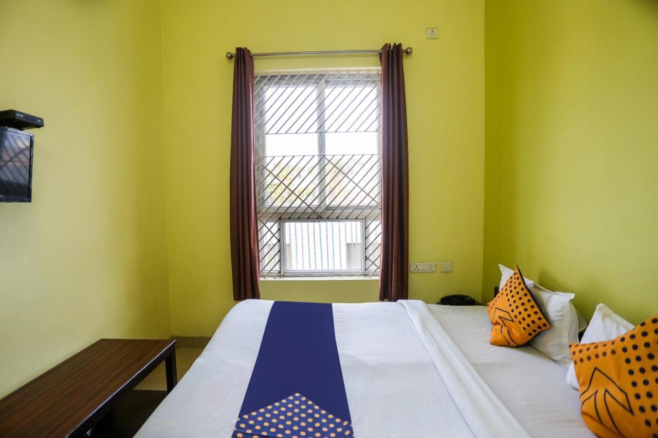 Spot On 72060 Hotel Kaushik Kakarmatha 외부 사진