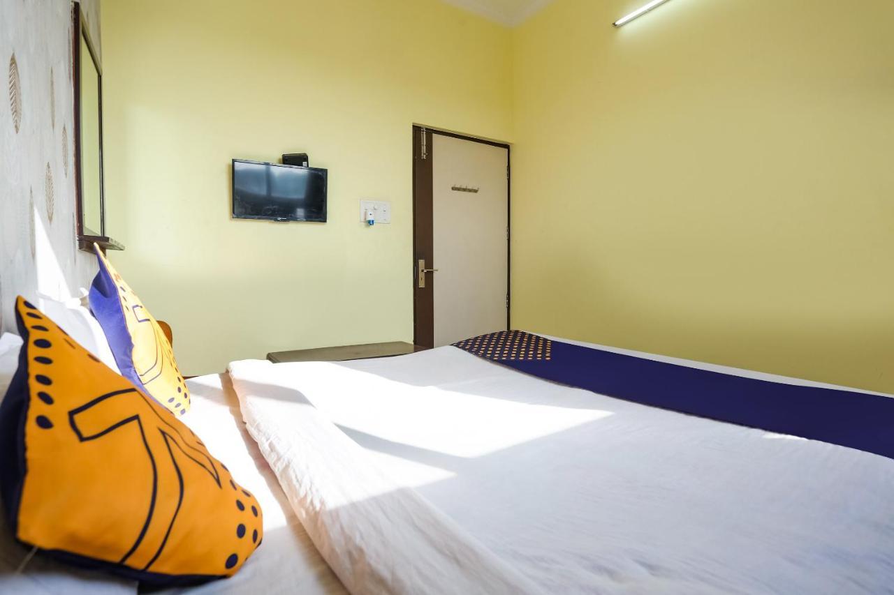 Spot On 72060 Hotel Kaushik Kakarmatha 외부 사진