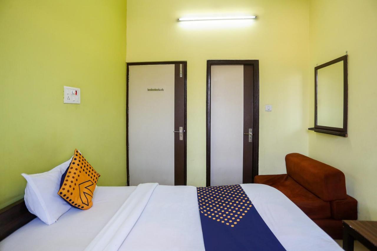 Spot On 72060 Hotel Kaushik Kakarmatha 외부 사진